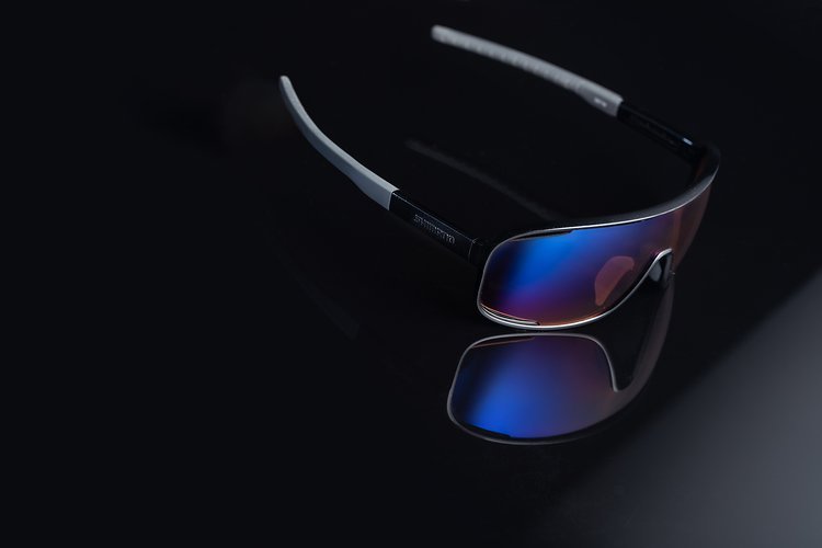 Das neue Glas verspricht eine verbesserte Bandbreite des Durchlässigkeitsgrads für eine optimale Sicht auf den Trails Das neue Glas verspricht eine verbesserte Bandbreite des Durchlässigkeitsgrads für eine optimale Sicht auf den Trails