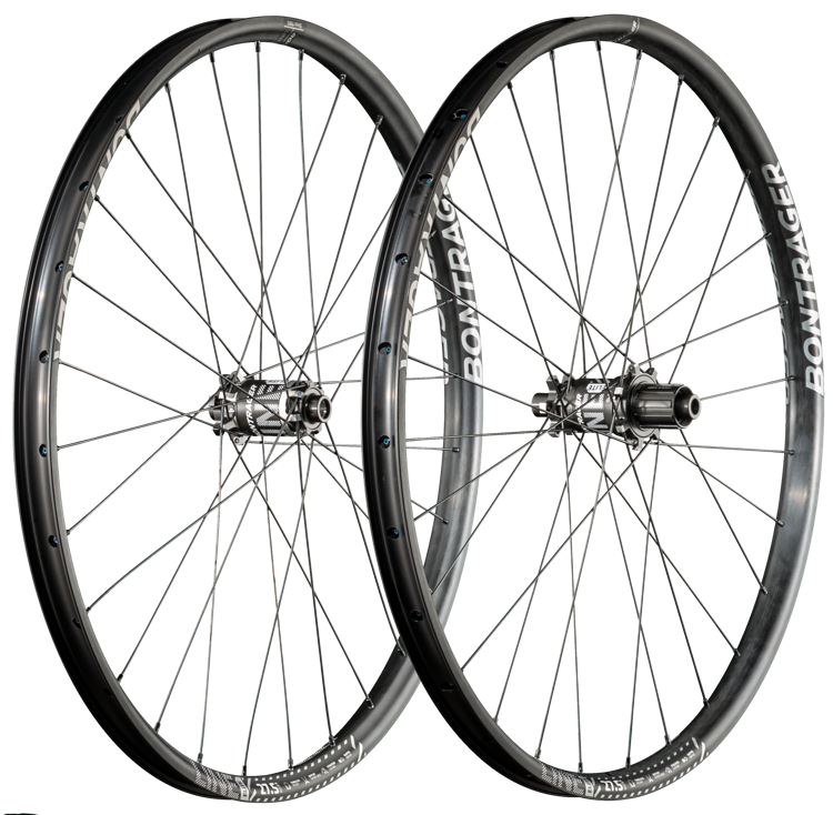 Der Bontrager Line Elite TLR Disc Laufradsatz wird mit 28 mm breiter Felge für Enduro- und Trailbikes in den Größen 27,5" und 29" geliefert Der Bontrager Line Elite TLR Disc Laufradsatz wird mit 28 mm breiter Felge für Enduro- und Trailbikes in den Größen 27,5" und 29" geliefert