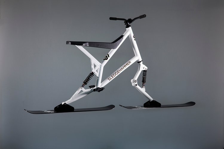 Das neue Sledgehammer 5.3 kommt mit Geometrieverstellung und neuen Flatrocker-Ski. Der Preis für das Bike: 930 €. Das neue Sledgehammer 5.3 kommt mit Geometrieverstellung und neuen Flatrocker-Ski. Der Preis für das Bike: 930 €.