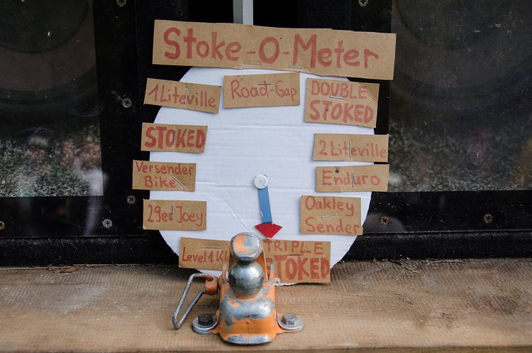 Das Stoke-O-Meter stand am frühen Morgen noch auf „29er Joey“, erreichte dann aber schnell den Status „Triple-Stoked“! Das Stoke-O-Meter stand am frühen Morgen noch auf „29er Joey“, erreichte dann aber schnell den Status „Triple-Stoked“!