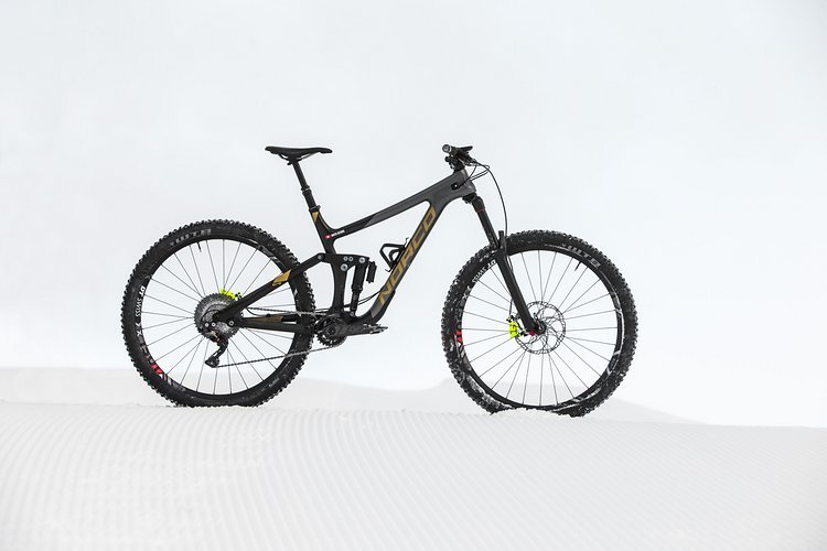 Die beiden Schweizerinnen werden die Saison auf dem 29" Enduro Norco Range in Angriff nehmen Die beiden Schweizerinnen werden die Saison auf dem 29" Enduro Norco Range in Angriff nehmen