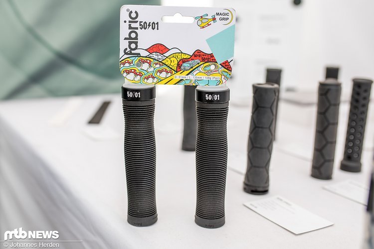 Lamellengriffe mit ergonomischem Shape, ein knalliges Verpackungsdesign und Logo draufgelasert: Fertig sind die Signature-Griffe der Spaß-Crew aus England Lamellengriffe mit ergonomischem Shape, ein knalliges Verpackungsdesign und Logo draufgelasert: Fertig sind die Signature-Griffe der Spaß-Crew aus England