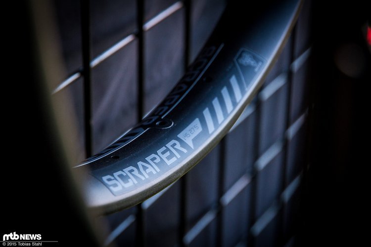 Die neue WTB Scraper Felge misst 45 mm in der Breite (innen, 49 mm außen) und wird in 29" und 27,5" angeboten Die neue WTB Scraper Felge misst 45 mm in der Breite (innen, 49 mm außen) und wird in 29" und 27,5" angeboten