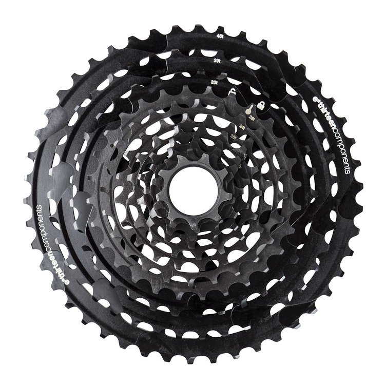 Satte 511 % Bandbreite bietet die neue e-thirteen TRS Race-Kassette Satte 511 % Bandbreite bietet die neue e-thirteen TRS Race-Kassette
