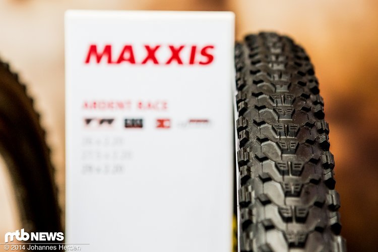 Der Maxxis Ardent Race wird mit einer neuen 27,5"-Ausführung verbessert - tubeless ready ist klar. Der Maxxis Ardent Race wird mit einer neuen 27,5"-Ausführung verbessert - tubeless ready ist klar.