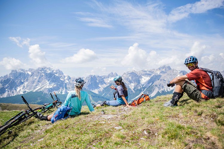 Möchtest du auch so grinsen? Dann ab nach Südtirol! Dank den BikeHotels Südtirol kannst du es dir dort gut gehen lassen. Foto: wisthaler Möchtest du auch so grinsen? Dann ab nach Südtirol! Dank den BikeHotels Südtirol kannst du es dir dort gut gehen lassen. Foto: wisthaler
