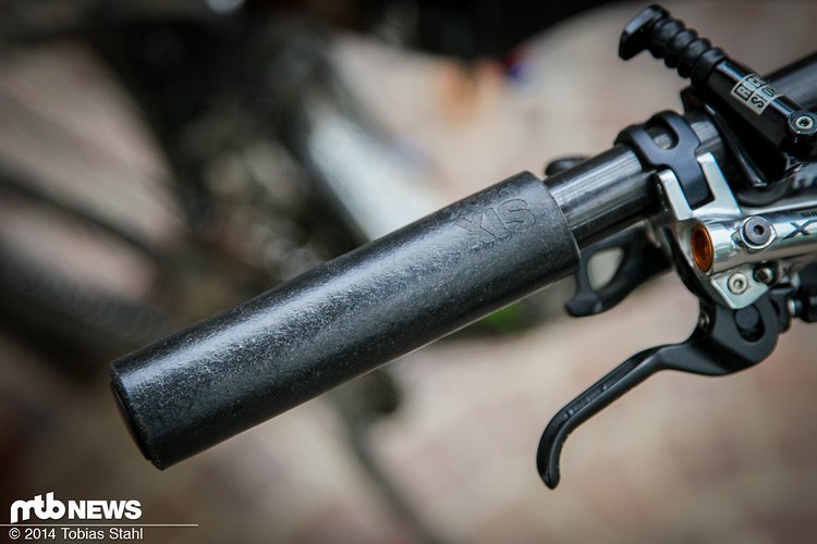 Die Griffe bestehen aus Silikon und bringen 79 g auf die Waage und sollen mit Dämpfung und Grip überzeugen Die Griffe bestehen aus Silikon und bringen 79 g auf die Waage und sollen mit Dämpfung und Grip überzeugen