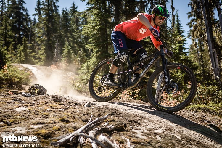 Mit dem Santa Cruz Hightower lässt es sich gut stauben – hier auf einem der unzähligen Fels-Roller Mit dem Santa Cruz Hightower lässt es sich gut stauben – hier auf einem der unzähligen Fels-Roller
