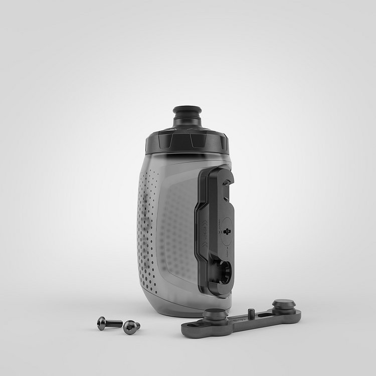 Die Fidlock Twist Bottle 450 kostet 34,99 € (UVP), hat 450 ml Volumen und soll dank des praktischen, magnetischen Montagesystems auch in sehr kleine Rahmen passen Die Fidlock Twist Bottle 450 kostet 34,99 € (UVP), hat 450 ml Volumen und soll dank des praktischen, magnetischen Montagesystems auch in sehr kleine Rahmen passen