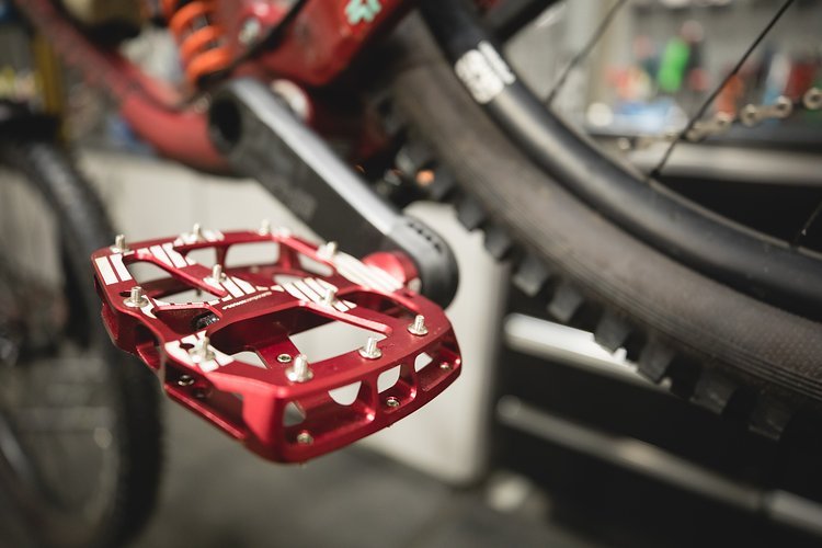 Beim Aluminium-Pedal kommen insgesamt drei Kugellager zum Einsatz Beim Aluminium-Pedal kommen insgesamt drei Kugellager zum Einsatz