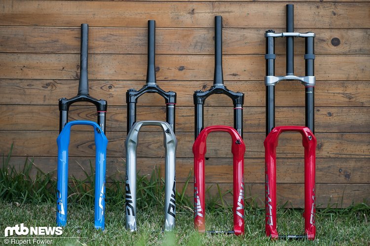 Die Preise unseres Downhill World Cup-Tippspiels können sich mehr als sehen lassen: RockShox hat jeweils vier Lyrik- und Pike-Federgabeln spendiert