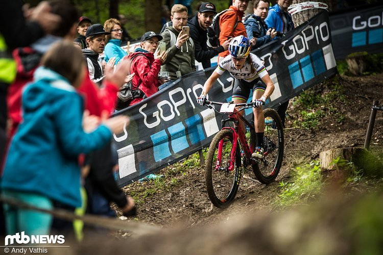 Kate Courtney sicherte sich in Albstadt den Sieg im Short Track und Cross-Country-Rennen Kate Courtney sicherte sich in Albstadt den Sieg im Short Track und Cross-Country-Rennen
