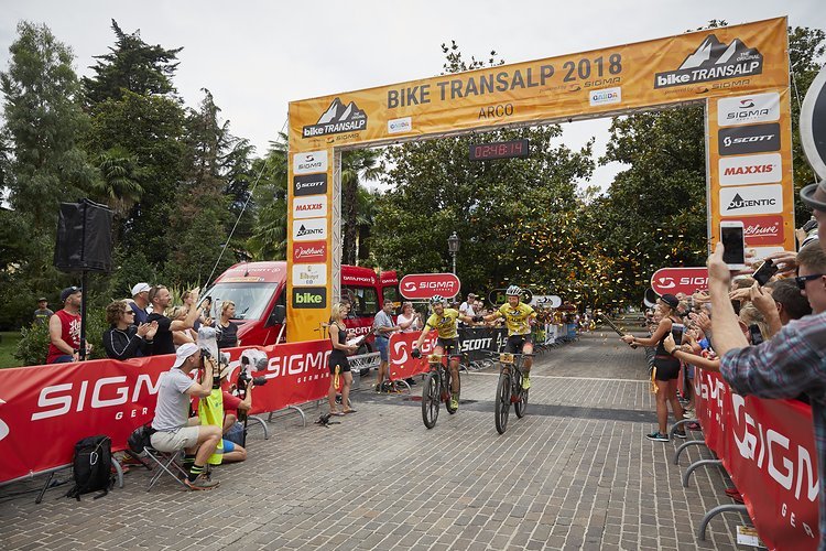Sechster Sieg in Serie für das Team Centurion Vaude bei der Bike Transalp - mit konstanten Leistungen konnten sich Markus Kaufmann und Jochen Käss ins Rampenlich fahren Sechster Sieg in Serie für das Team Centurion Vaude bei der Bike Transalp - mit konstanten Leistungen konnten sich Markus Kaufmann und Jochen Käss ins Rampenlich fahren