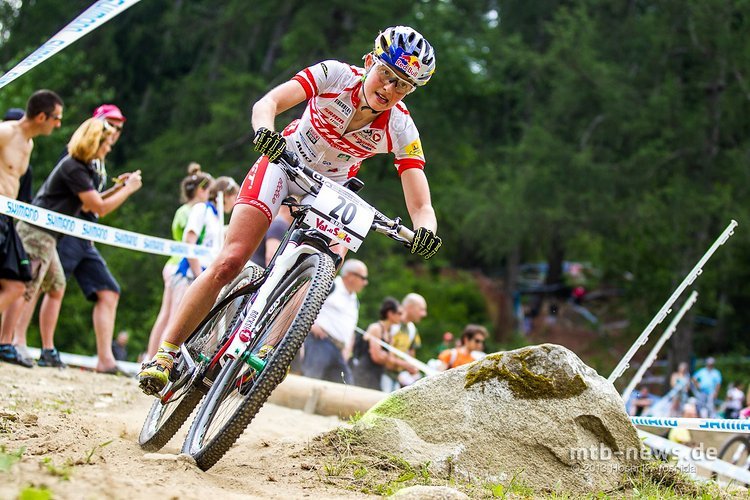 Acht Jahre lang im Team Ghost unterwegs. Nun verlässt die Gesamtweltcupsiegerin von 2009, Lisi Osl, das Team und wechselt zum jb Brunex Felt-Team Acht Jahre lang im Team Ghost unterwegs. Nun verlässt die Gesamtweltcupsiegerin von 2009, Lisi Osl, das Team und wechselt zum jb Brunex Felt-Team