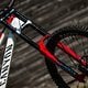 An der Front werkelt beim von uns getesteten Canyon Sender CFR eine hochwertige RockShox Boxxer Ultimate-Federgabel.