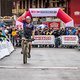 Luca Schwarzbauer jubelt über seinen dritten Sieg im vierten Saisonrennen