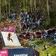 Einen Whip über den Zieldrop? Bei einem Downhill-Rennen?