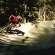 Von Home Trails über Freeride-Abfahrten bis hin zu Downhill-Rennstrecken sollen moderne Freerider überall dort eine Figur machen, wo der Trail bergab zeigt