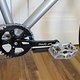 RooX MXC Kurbel mit Atelier Medium Kettenblatt und Wellgo Magnesium Pedalen am Hot Chili Zymotic III.