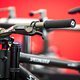 Was haben wir den hier? An den Bikes des Specialized Gravity Teams scheint sich eine brandneue Bremsanlage zu finden.