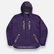 Mit der Ripstop Jacket kommt ein Oberteil aus wasserdichtem Nylon ...