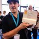 Entwickler Marcel ist stolz auf den Eurobike Award, den die von ihm entwickelte Bluetooth Remote bekommen hat