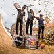 Emil Johansson, Nicholi Rogatkin und Szymon Godziek feiern unter Goldregen die Siegerehrung des Red Bull District Ride 2017