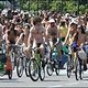 hunderte-nackte-fahrradfahrer-protestieren-in-madrid