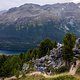 Es gibt erneut Berge und das hat einen Grund: Die einzige wirkliche Bike-Reise in diesem für mich sehr Event-armen Jahr führte mich erneut ins Engadin und hier entstanden schöne Fotos. Hier im Bild: Roger gefolgt von Stefan über St. Moritz.