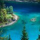 Unfassbare Farben: Der Caumasee.