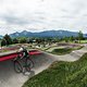 Damit erwirbt man auch den Zugang zum großen Asphalt-Pumptrack am Faaker See.