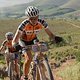 Ariane Kleinhans (v) und Annika Langvad  - Foto von Greg Beadle-Cape Epic-SPORTZPICS