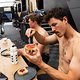 … oder dem Schmieren eines PB &amp; J-Brotes
