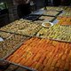 Knafe, ein israelisches Süßgebäck, gibts an jeder Ecke in allen Farben und Formen