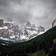 Canazei ist vor allem für die atemberaubenden Dolomiten-Gipfel berühmt.