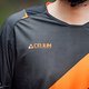 Das 100% Celium-Trikot besteht aus anti-mikrobiellem Polyester mit leichten Mesh-Einsätzen.