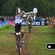 Schurter bejubelt seinen Weltcupsieg im Val di Sole.