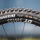 Die Bereifung ist aus dem Hause Maxxis.