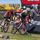 Mit Vollgas geht es für die beiden Cross-Country-Stars Nino Schurter (vorne) und Sebastian Fini (hinten) auf die 26 Kilometer lange Prologstrecke.