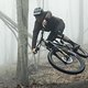 Mit 170 mm Federweg an der Front und 165 mm am Heck ist das Carbon-Bike ein waschechtes Race-Enduro.