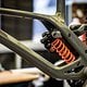 Das GT-Team ist geschlossen auf einem neuen Prototyp eines Carbon-Downhillbikes unterwegs