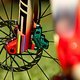Als Bremse kommt die neue SRAM Motive zum Einsatz