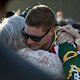 Ein überglücklicher Greg Minnaar umarmt seine Mutter