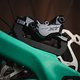 Dieses Mal haben die Shimano XT Vierkolben-Bremsen mit einer konstanten Performance überzeugen können. Etwas schade sind die billigen Bremsscheiben.