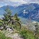 An der Front ist eine RockShox Yari mit 165 mm Federweg verbaut.