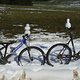 Zwei Bikes im Schnee