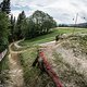 Hier haben die Fahrer einen solchen Speed, dass nach Kräften gescrubt wird, um nicht viel zu weit zu fliegen.