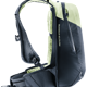 Der Rucksack wurde mit einer gepolsterten Smartphone-Tasche, Fullface-tauglicher Helmhalterung, Signalpfeife und Brillenfixierung ausgestattet.