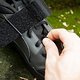 Schnürverschluss mit Strap, um den Downhill-Schuh zuverlässig am Fuß zu halten