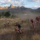 Hektische Szenen bei den schnellsten Herren auf den ersten Kilometern: Wer als Erstes in die Trails einbiegt, hat einen entscheidenden Vorteil gegenüber den Kontrahenten